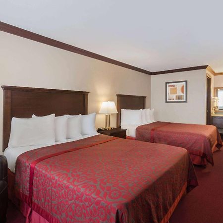 Days Inn By Wyndham Auburn Kültér fotó