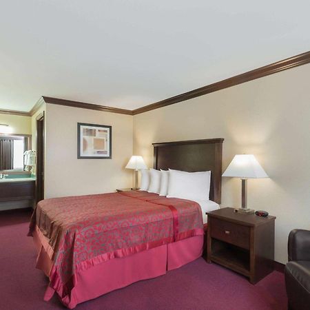 Days Inn By Wyndham Auburn Kültér fotó